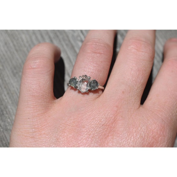 Blue Sapphire ring, Gemstone Jewelry, Simple Engagement Ring, Raw Diamon… - Picture 3 of 4